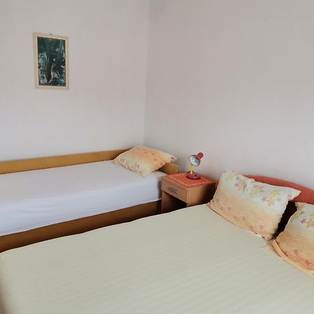 Apartments Radonic Хвар Стая снимка
